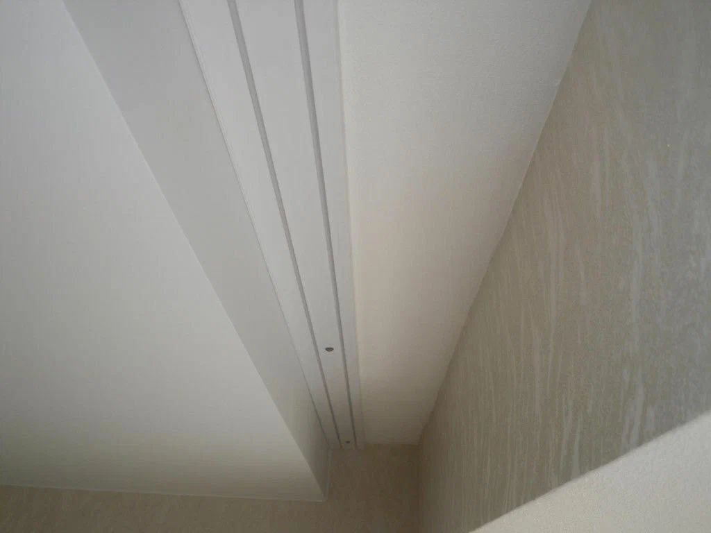 Пластиковый карниз